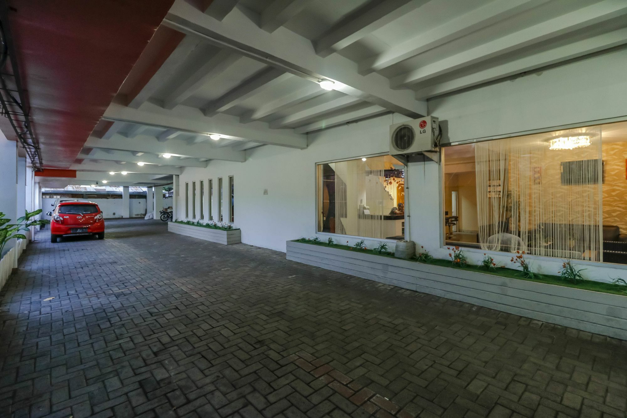 Hotel Reddoorz Near Manado Town Square Zewnętrze zdjęcie